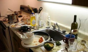 Perché non lasciare i piatti non lavati durante la notte: igiene e segnaletica